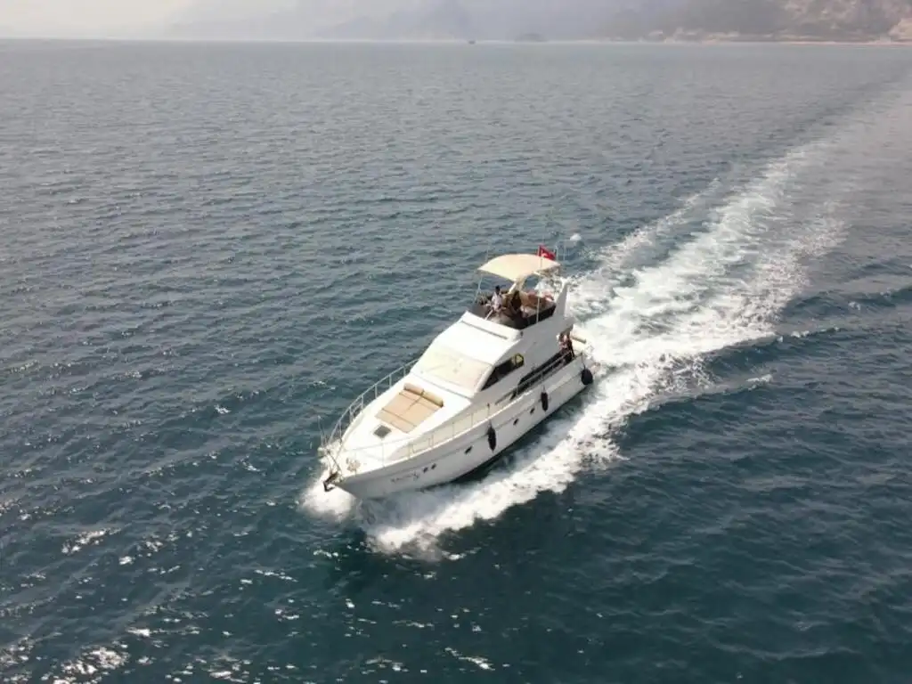 YACHT LUXURY LEGENDS